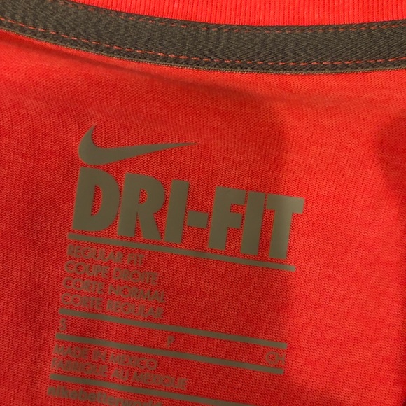 Nike dri-fit Tshirt - Picture 2 of 2